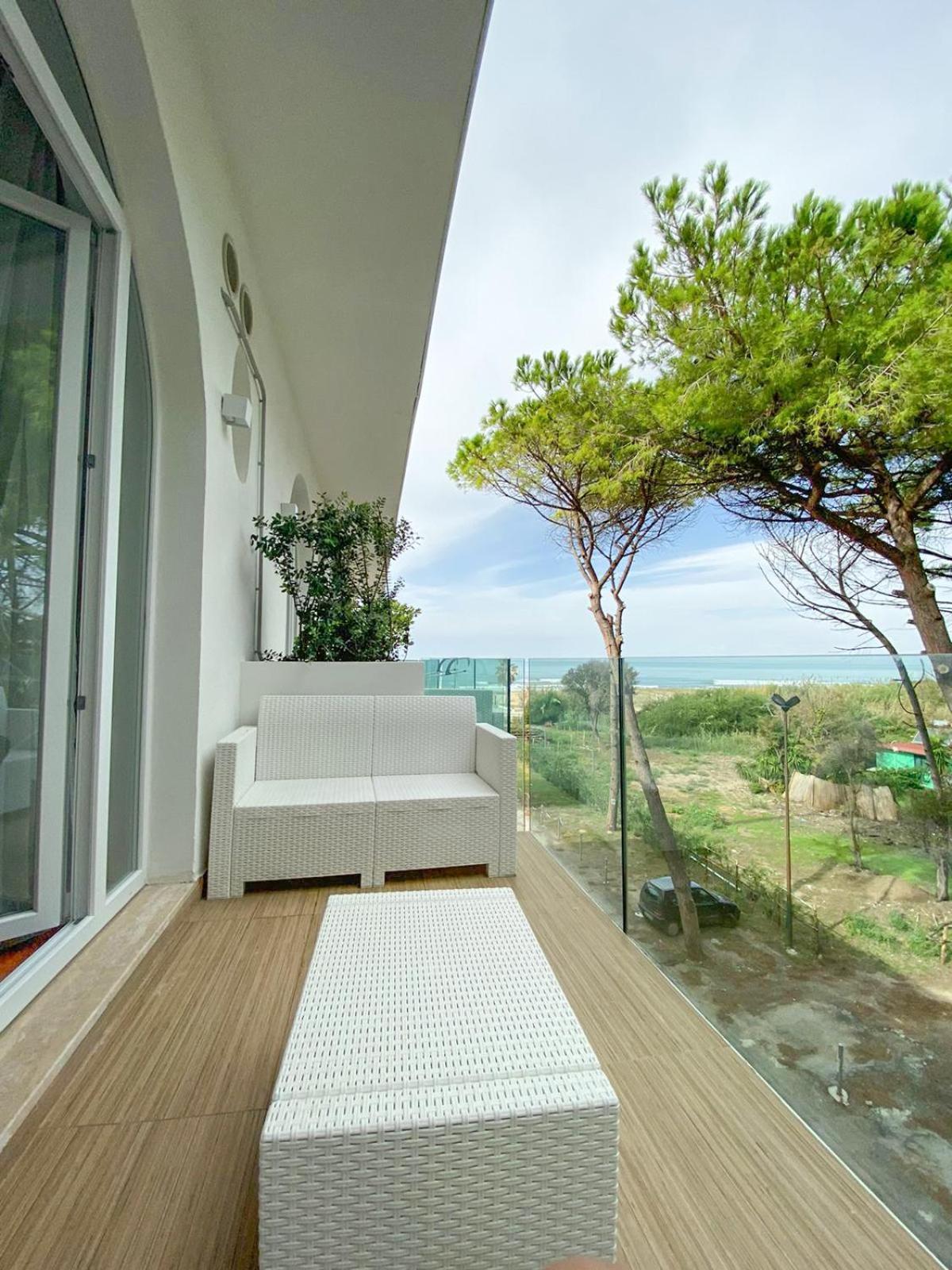 Hotel Artemide Mare Paestum Exterior foto