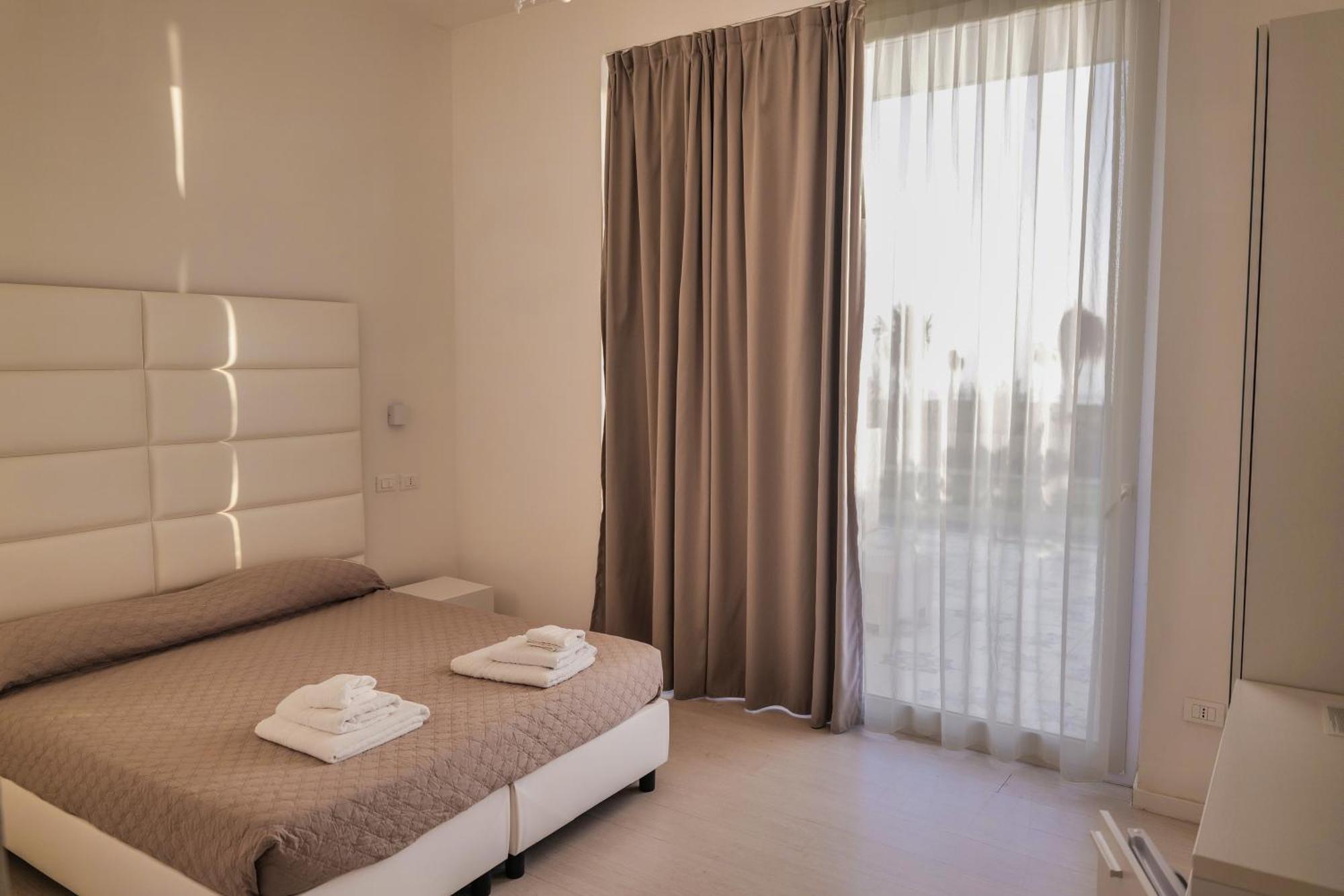 Hotel Artemide Mare Paestum Exterior foto